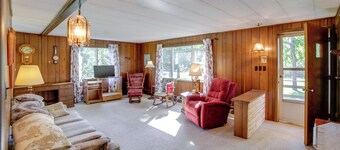 Riverfront Suring Home: ATV Trails, Sunroom!