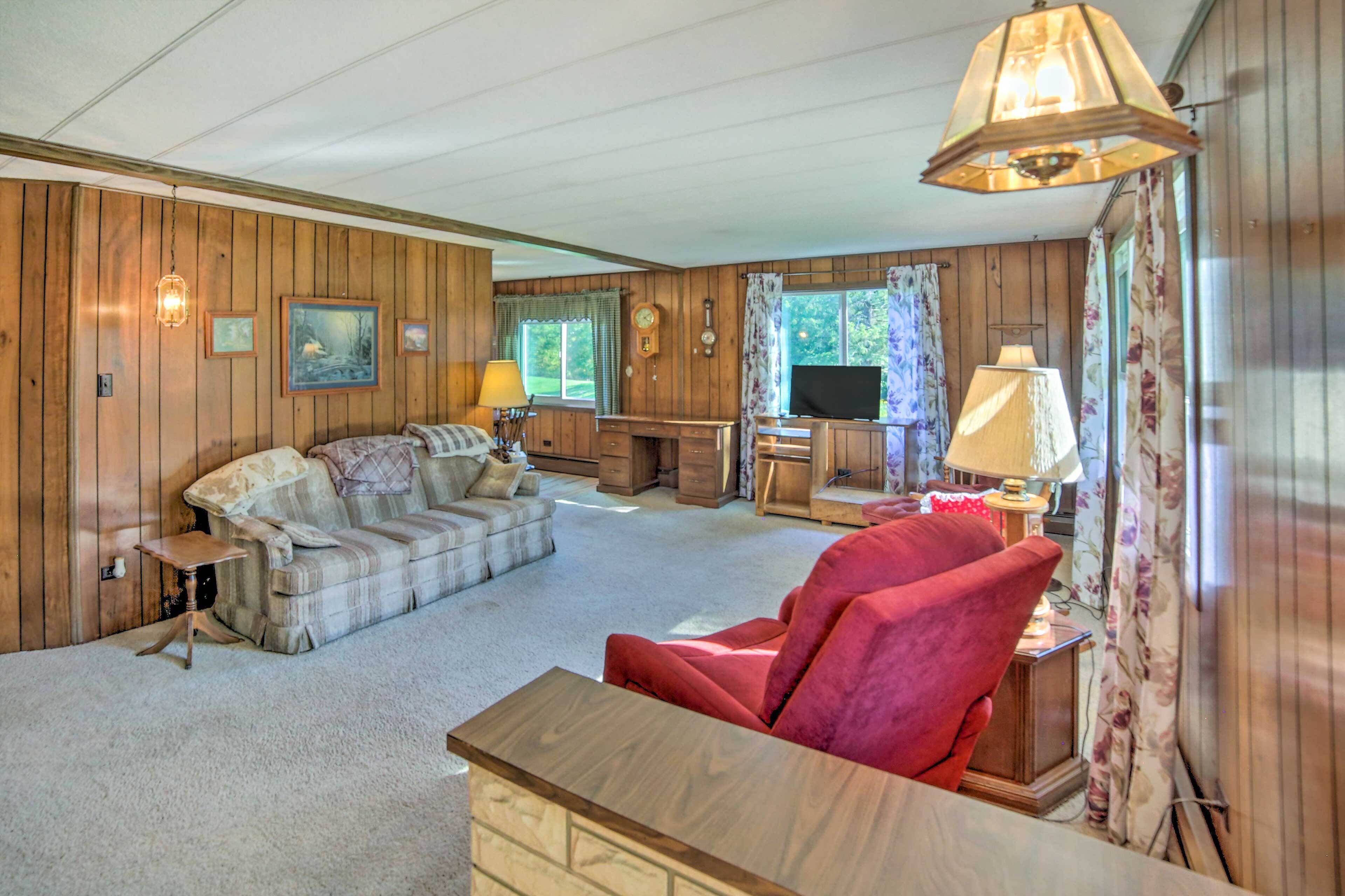 Riverfront Suring Home: ATV Trails, Sunroom!