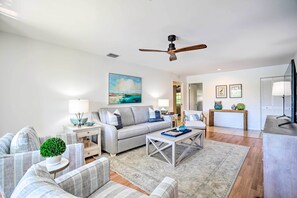 Apartment (3 Bedrooms) | Interior - Relaxing Condo w/ Screened-in Lanai, 4 Mi to Beach (Naples)