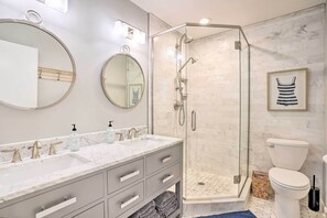 Apartment (3 Bedrooms) | Interior - Relaxing Condo w/ Screened-in Lanai, 4 Mi to Beach (Naples)