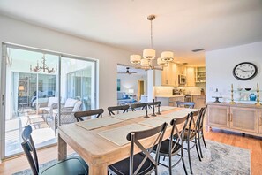 Apartment (3 Bedrooms) | Interior - Relaxing Condo w/ Screened-in Lanai, 4 Mi to Beach (Naples)