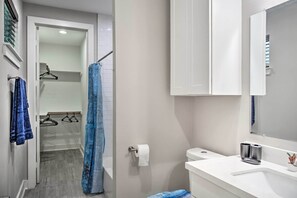 House (3 Bedrooms) | Interior - Modern & Spacious Houston Home - Pets Welcome! (Houston)