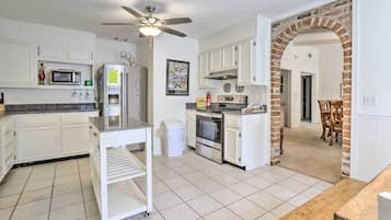 House (4 Bedrooms) | Interior