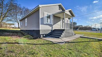 House (3 Bedrooms) | Exterior