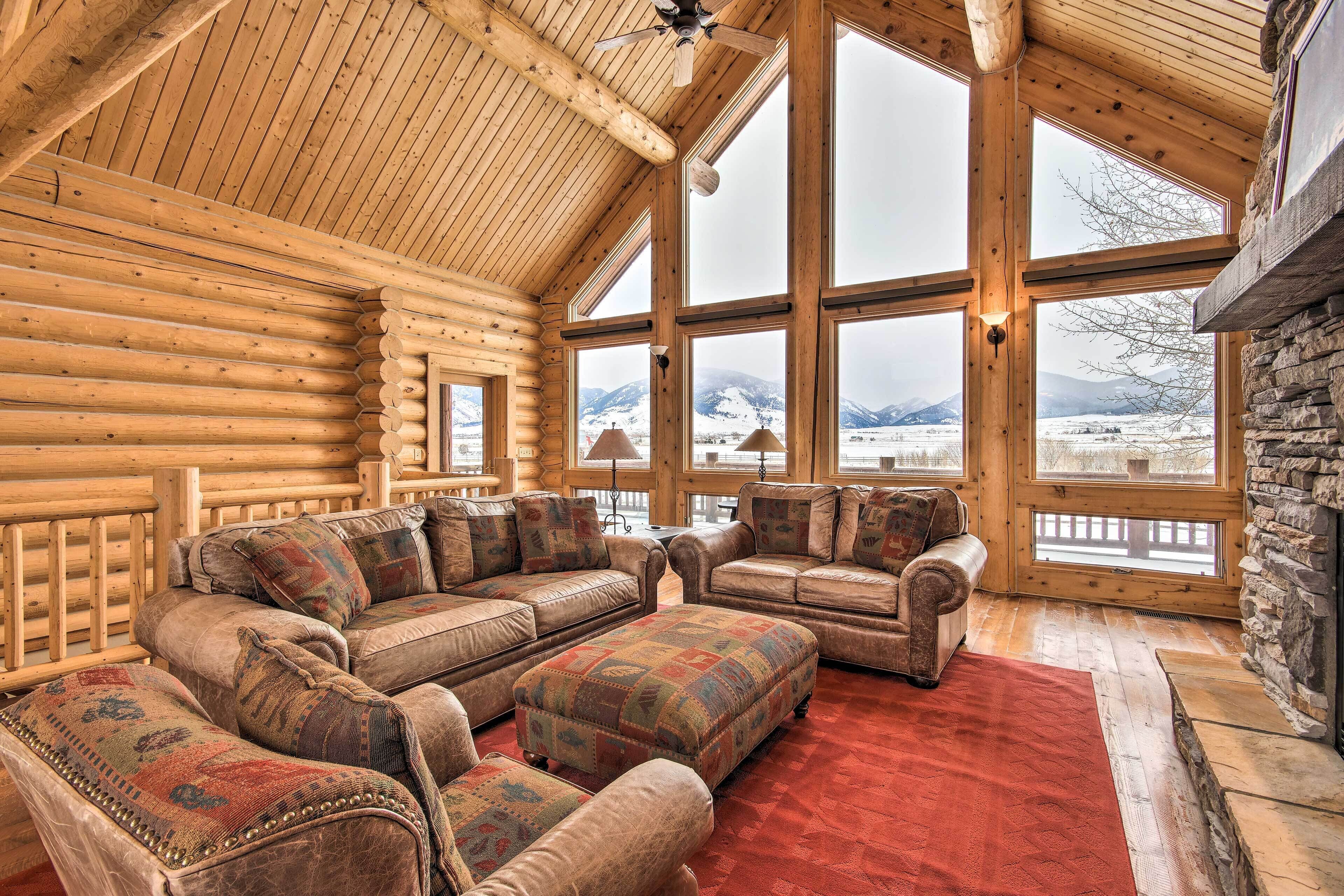 Rustic Livingston Home w/ Deck + Mtn Views!