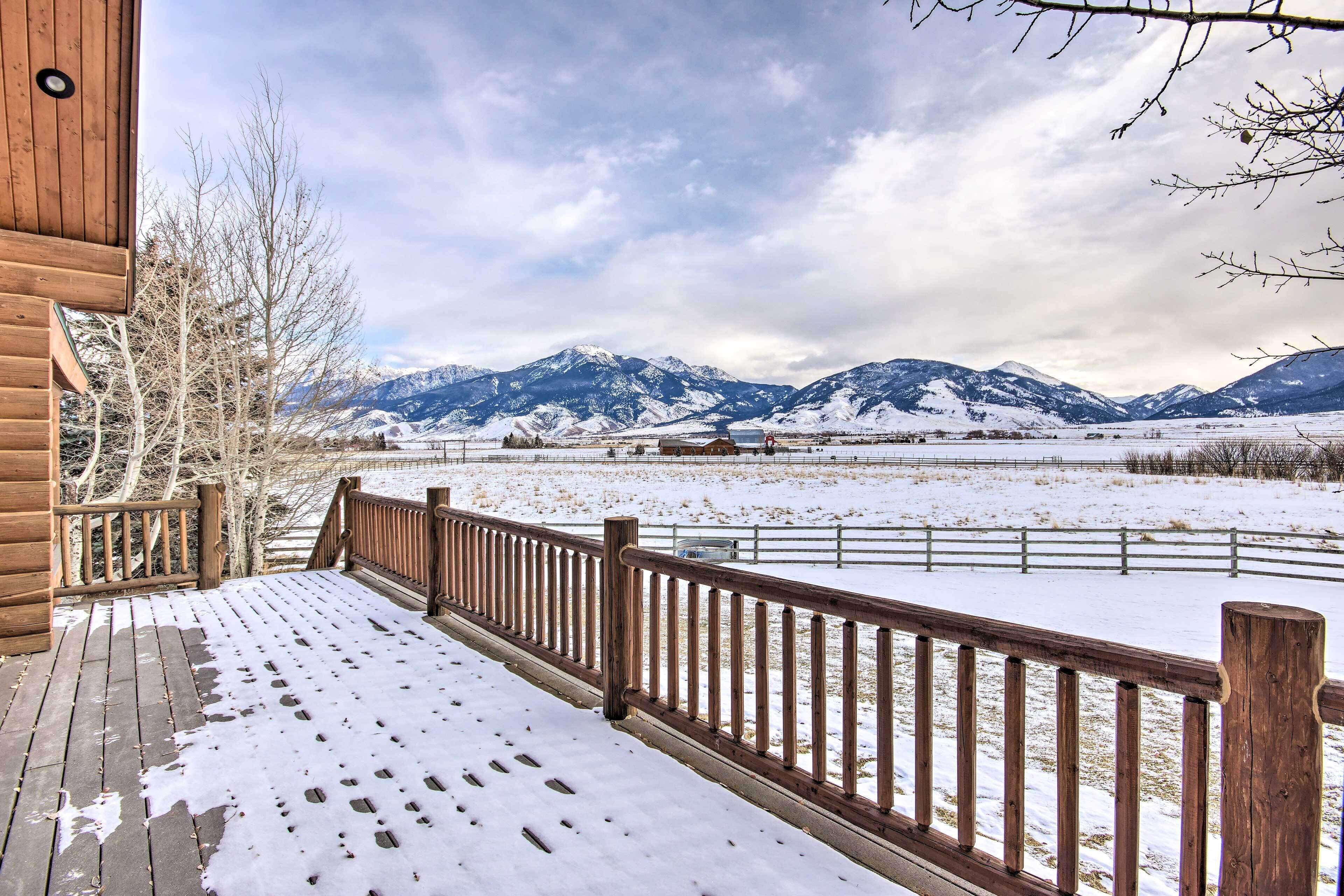 Rustic Livingston Home w/ Deck + Mtn Views!