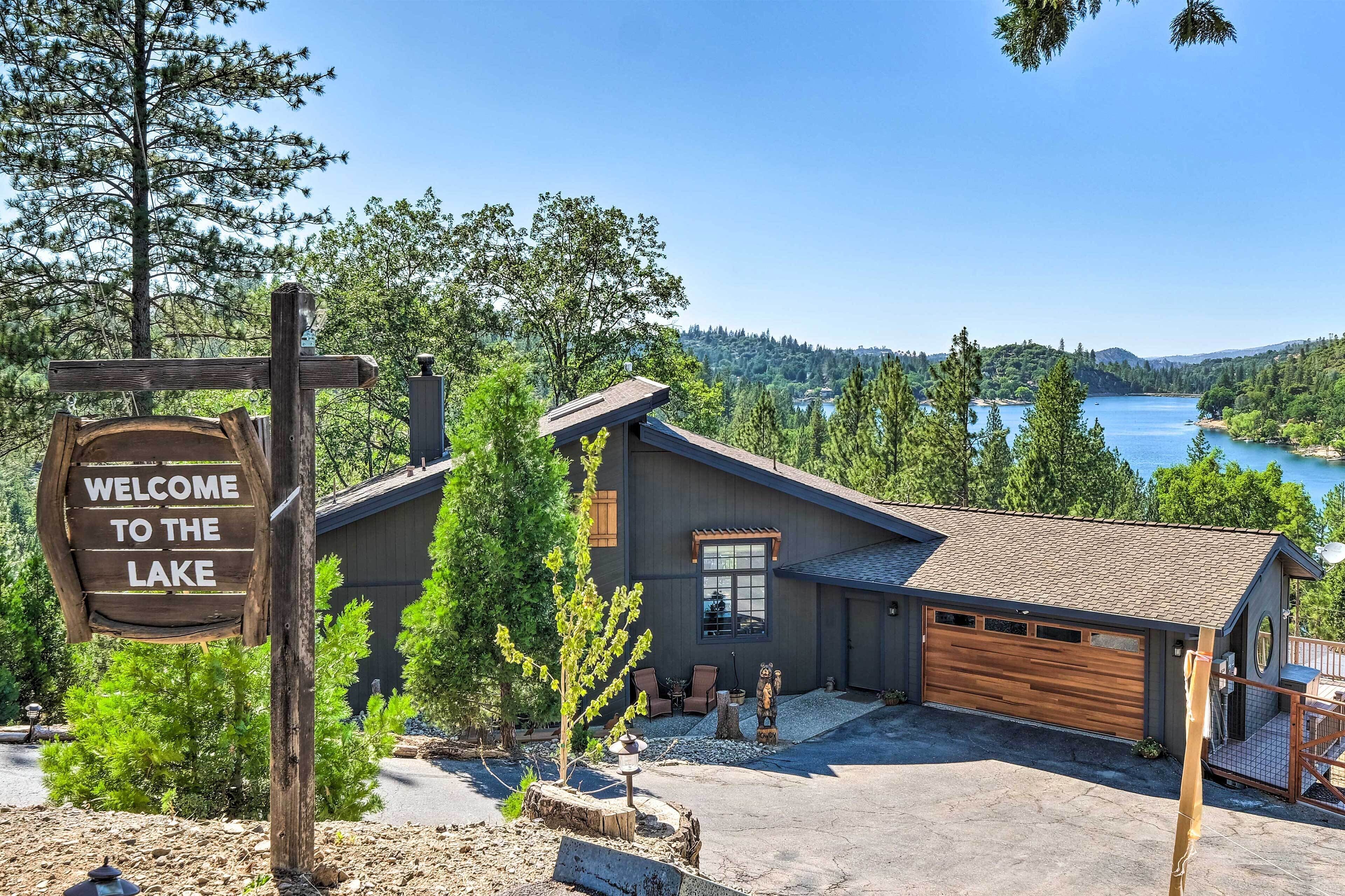 Groveland Lake House w/ Hot Tub & Water Views