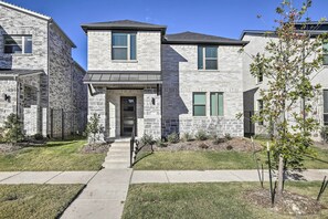 House (3 Bedrooms) | Interior - Patio & Game Room: Modern Home in Frisco (Frisco)