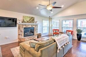 Interior - Jamaica Beach Waterfront Getaway: Kayaks & Dock! (Galveston)