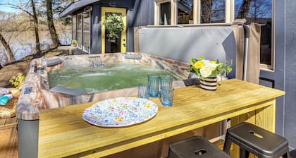 Riverfront Zanesville Getaway w/ Private Bar!