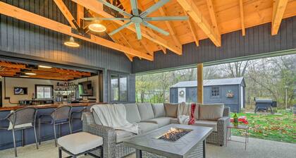 Riverfront Zanesville Getaway w/ Private Bar!