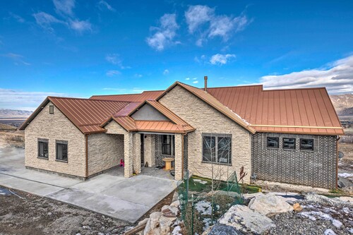 Newly Built Tooele Suite w/ Stunning Views!