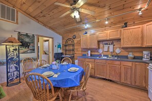 Dining - 'bear Den' Cabin: Hot Tub, 4 Mi to Nantahala River (Bryson City)