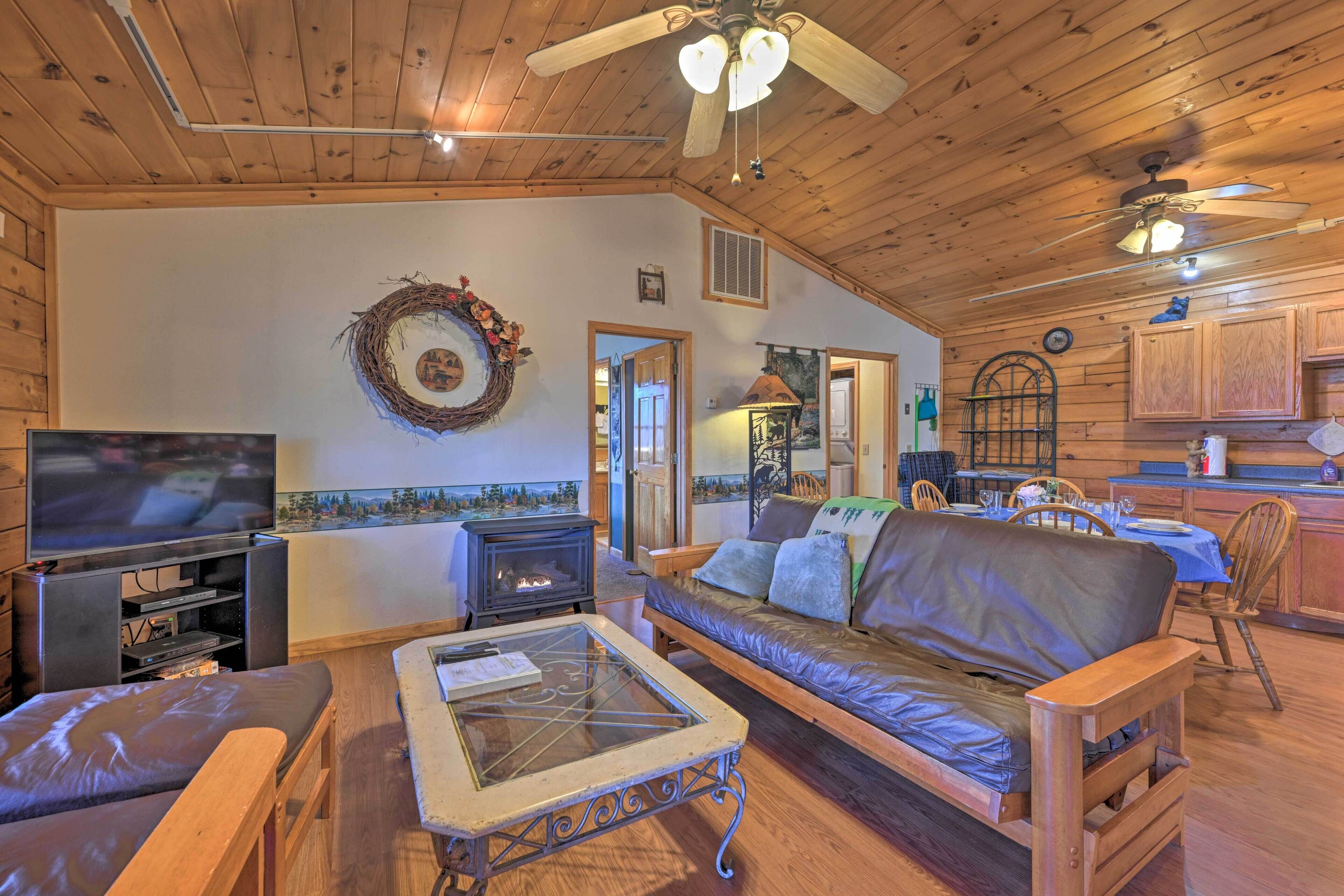 'bear Den' Cabin W/hot Tub: 4Mi to Nantahala River