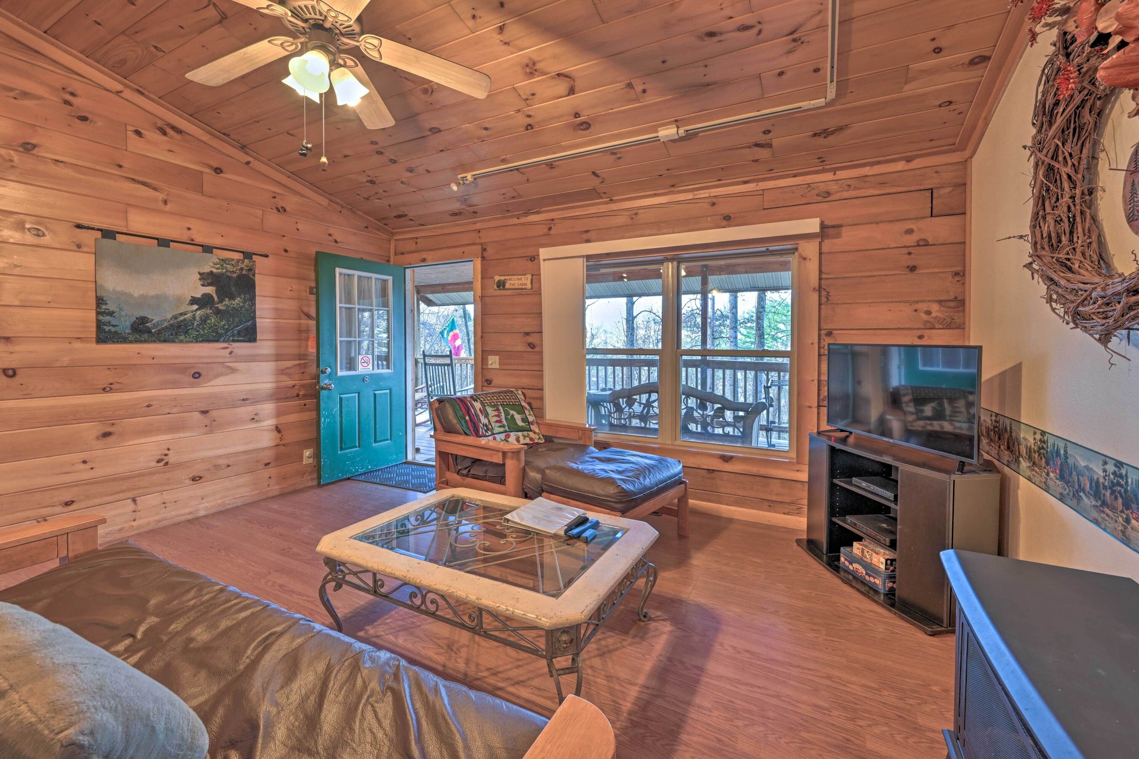 'bear Den' Cabin W/hot Tub: 4Mi to Nantahala River