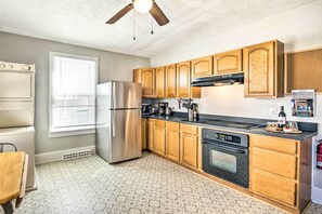 House (2 Bedrooms) | Private kitchen | Microwave, oven, stovetop, dishwasher - Historic Staunton Home ~ 1 Mi to Downtown! (Staunton)