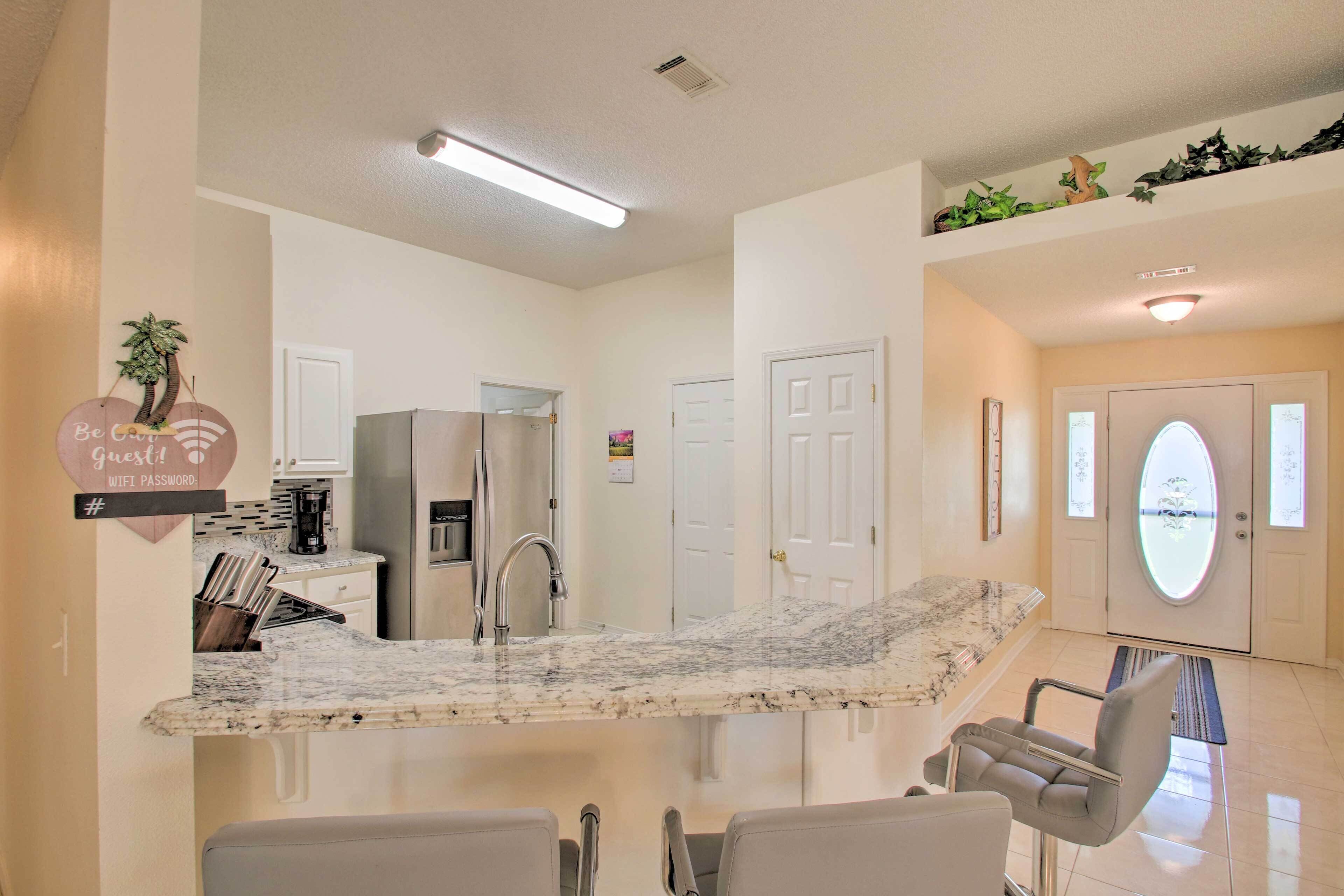 Modern Gulf Breeze Retreat ~ 4 Mi to Beaches!