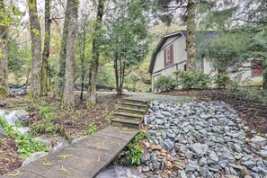 Apartment (2 Bedrooms) | Interior - 4 Mi to Boone: Converted Barn Duplex by Stream (Blowing Rock)