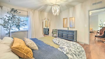 3 bedrooms, iron/ironing board, free cribs/infant beds, bed sheets