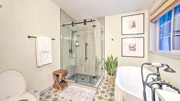 House (3 Bedrooms) | Bathroom