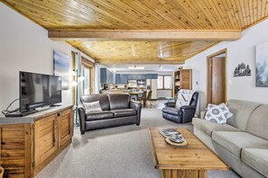 House (2 Bedrooms) | Interior - Lakefront Mercer Home: Private Dock & Kayaks! (Mercer)