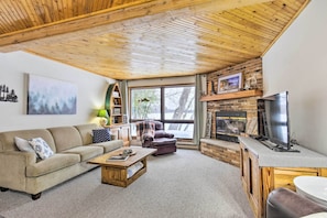 House (2 Bedrooms) | Interior - Lakefront Mercer Home: Private Dock & Kayaks! (Mercer)