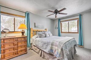 House (2 Bedrooms) | Interior - Lakefront Mercer Home: Private Dock & Kayaks! (Mercer)