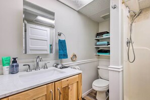 House (2 Bedrooms) | Interior - Lakefront Mercer Home: Private Dock & Kayaks! (Mercer)