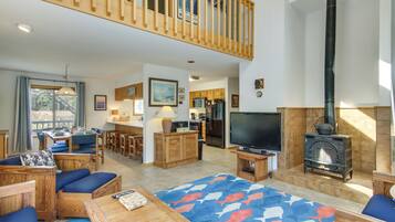 House (5 Bedrooms) | Interior