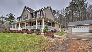 Exterior - Circleville Home w/ 5 Private Acres & Mtn Views! (Circleville)