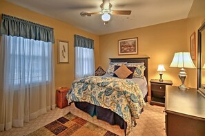 Room - Circleville Home w/ 5 Private Acres & Mtn Views! (Circleville)