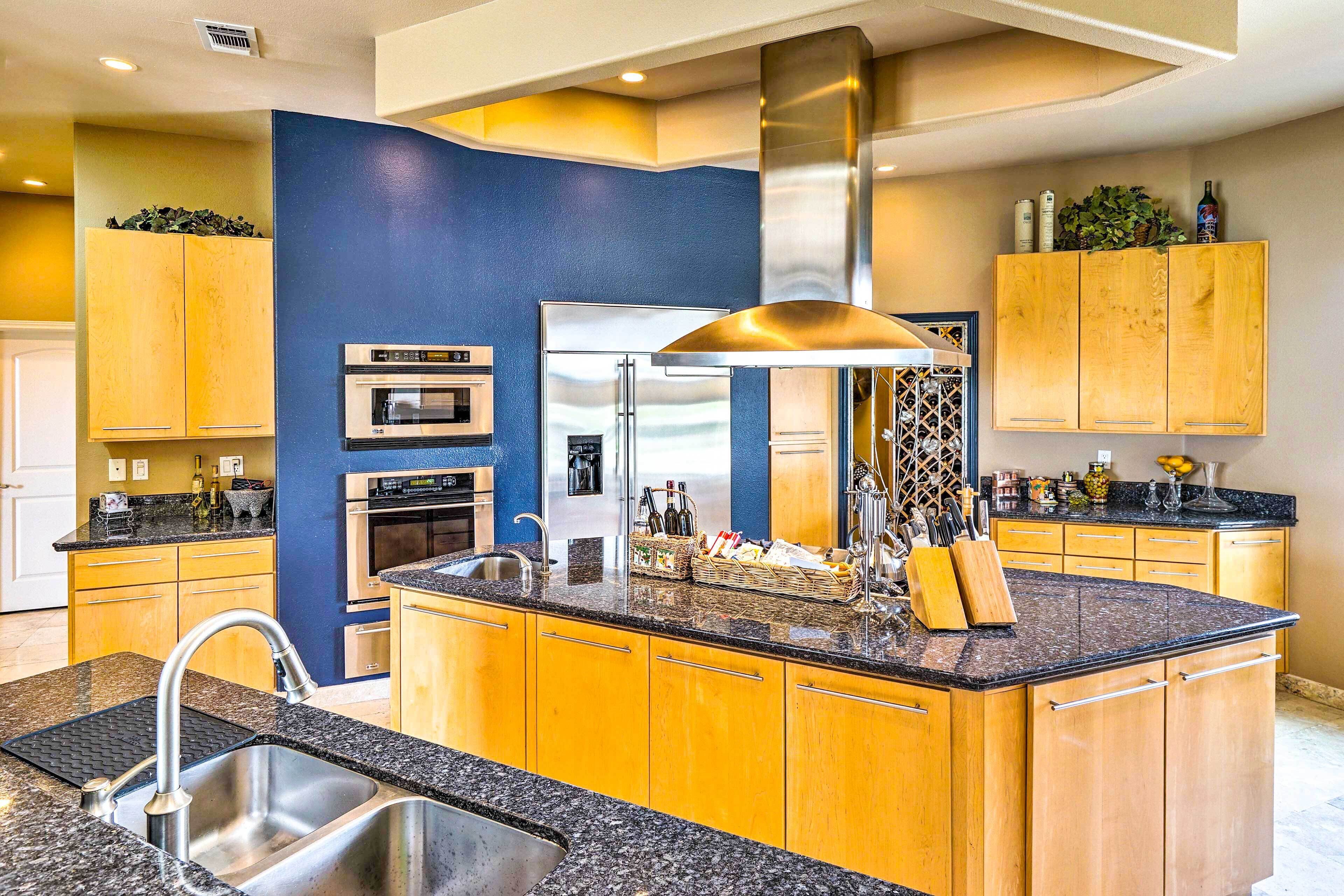 Luxury Del Rio Home W/pool & Lake Views!