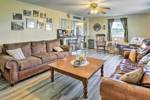 House (3 Bedrooms) | Interior