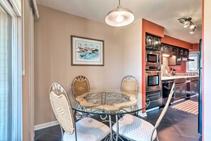 Apartment (2 Bedrooms) | Interior - Balcony, Pool & Hot Tub: Cozy Condo in Arkansas! (Hot Springs)