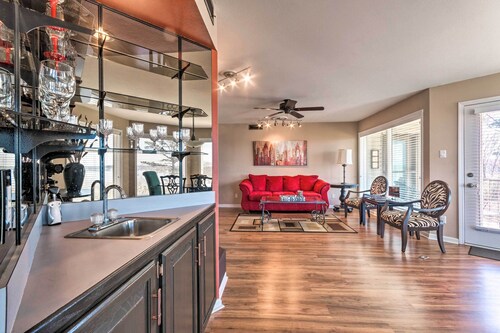 Balcony, Pool & Hot Tub: Cozy Condo in Arkansas!