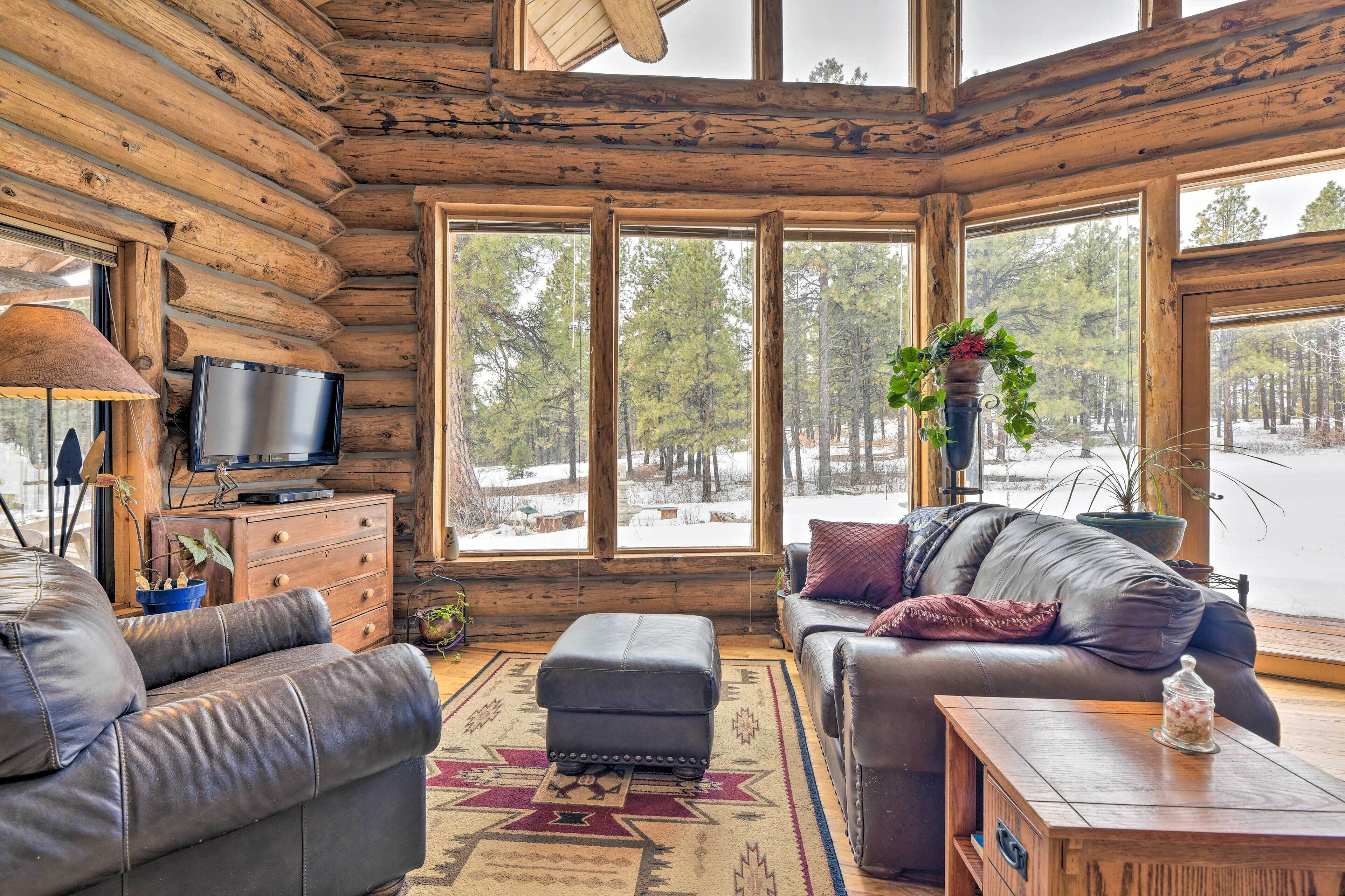 Private Nature Escape - Drive to Fishing & Hiking!