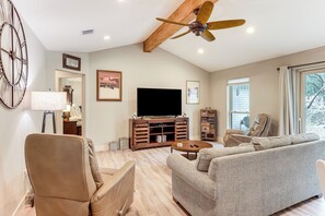 House (4 Bedrooms) | Interior - Gorgeous San Marco Home w/ Patio & Grill! (San Marcos)