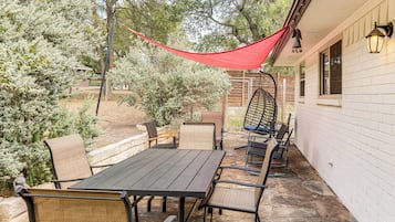 House (4 Bedrooms) | Outdoor dining