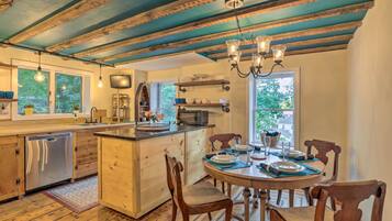 Cottage (2 Bedrooms) | Interior