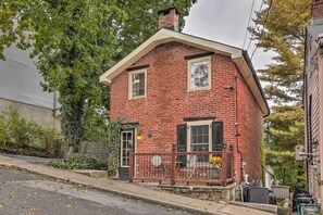 Cottage (2 Bedrooms) | Interior - Historic Home in Lambertville: Walk to Bridge (Lambertville)