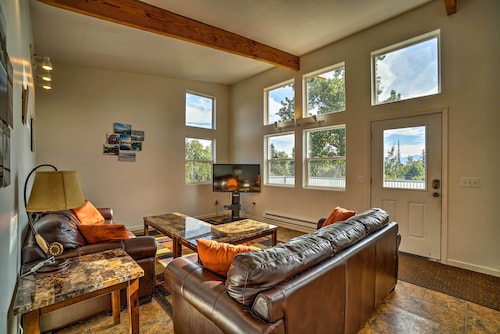 Secluded Getaway w/ Deck, Steps to Fritz Creek!