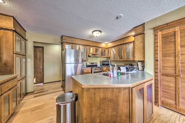 House (5 Bedrooms) | Interior