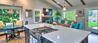 Chic Vancouver Cottage: 1 Mile to Main Street