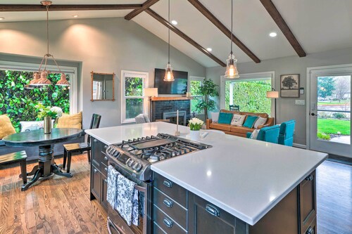 Chic Vancouver Cottage: 1 Mile to Main Street