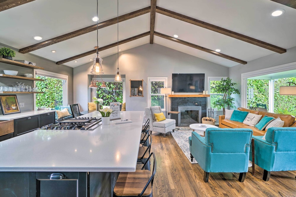 Chic Vancouver Cottage: 1 Mile to Main Street