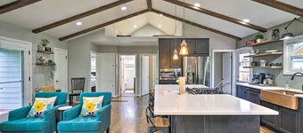 Chic Vancouver Cottage: 1 Mile to Main Street