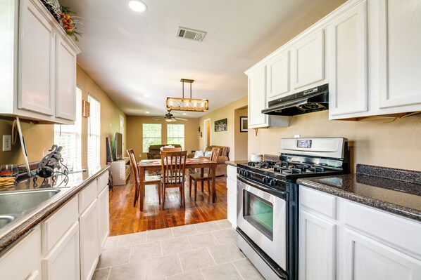 House (3 Bedrooms) | Interior