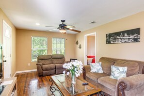 Interior - Pet-friendly Victoria Home - Kayak, Fish & Golf! (Bloomington)