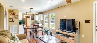 Pet-friendly Victoria Home - Kayak, Fish & Golf!