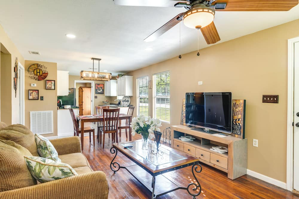 Pet-friendly Victoria Home - Kayak, Fish & Golf! - Raisin, TX